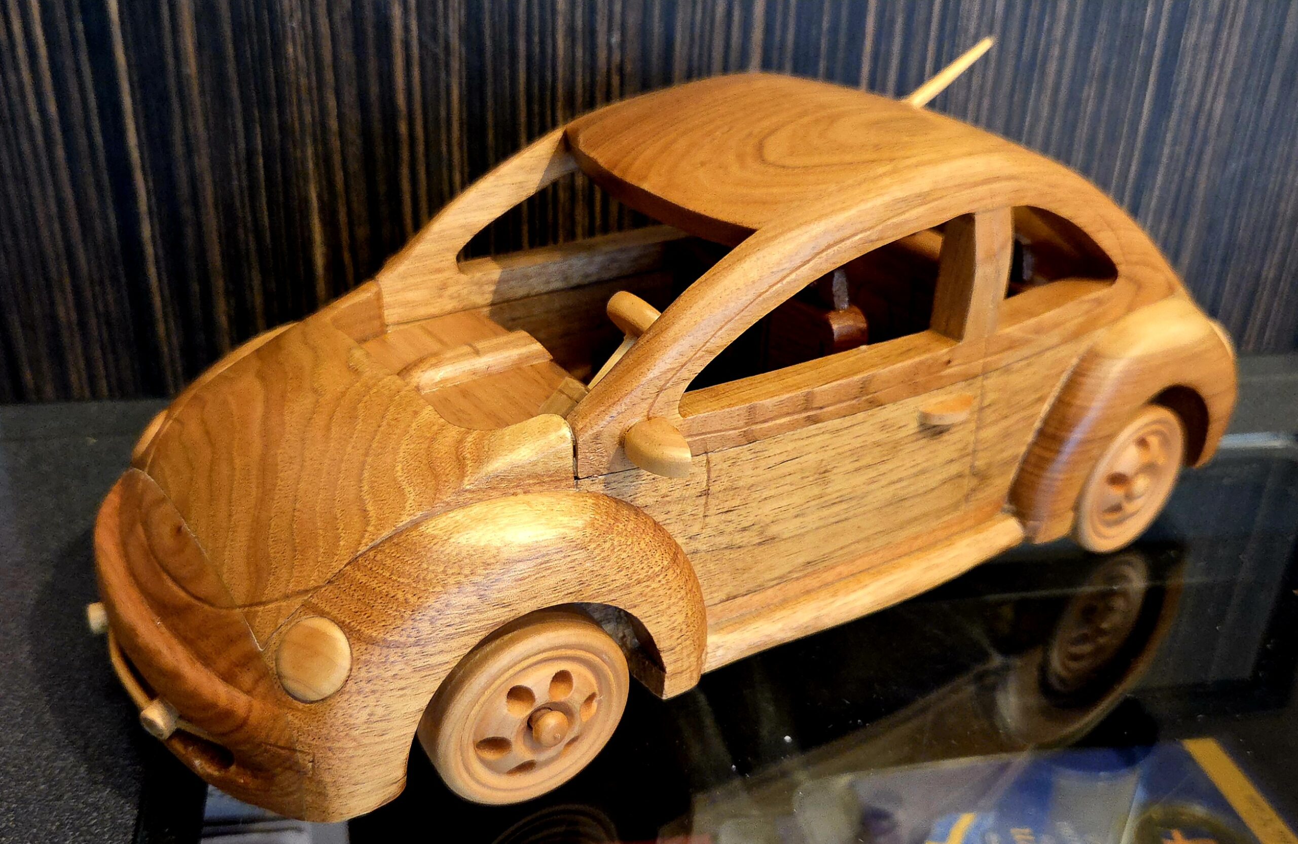 20260318_083523 Handgjorda Bilar i Trä - Bild 1